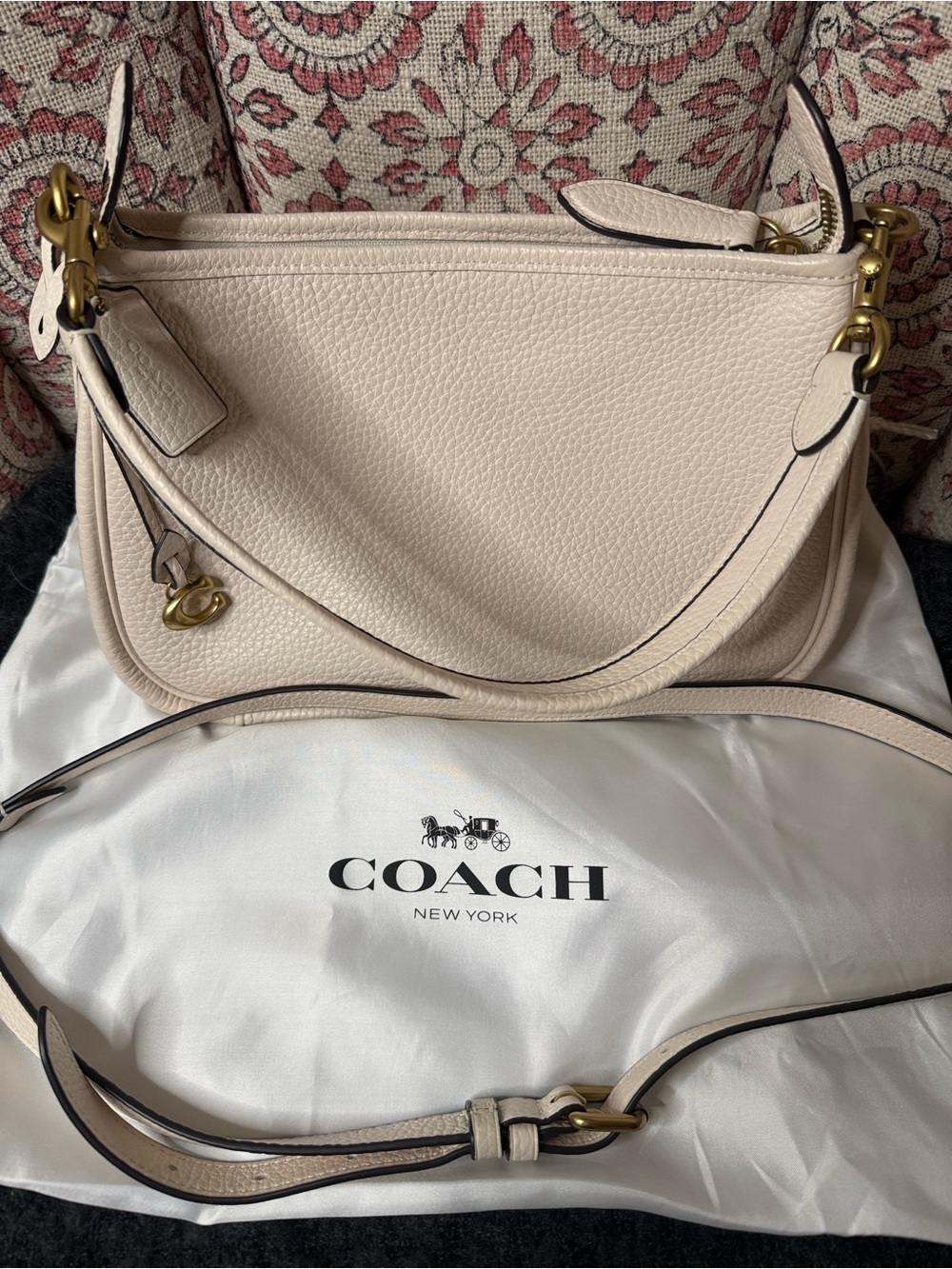 Coach Cary Pebbled Leather Shoulder Bag in Chalk - Picture 2 of 9
